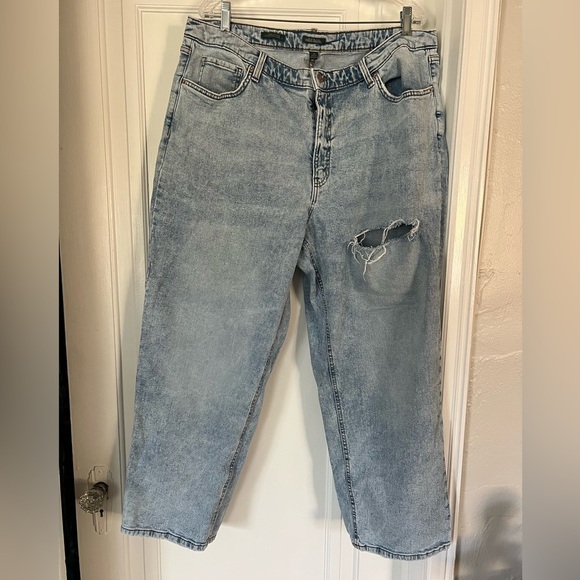 wild fable Denim - Wild Fable Relaxed Straight Jeans Size 18 Distressed Light Wash 90s Denim